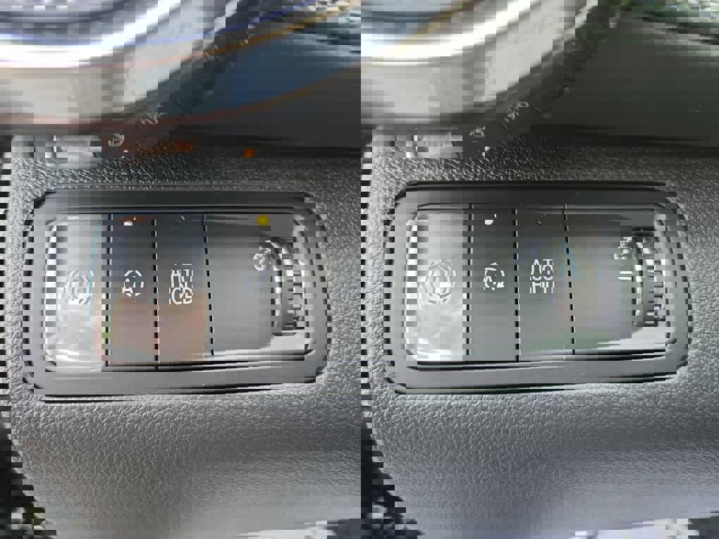 New 2026 Chevrolet Equinox LT w/ Convenience Package II image 16