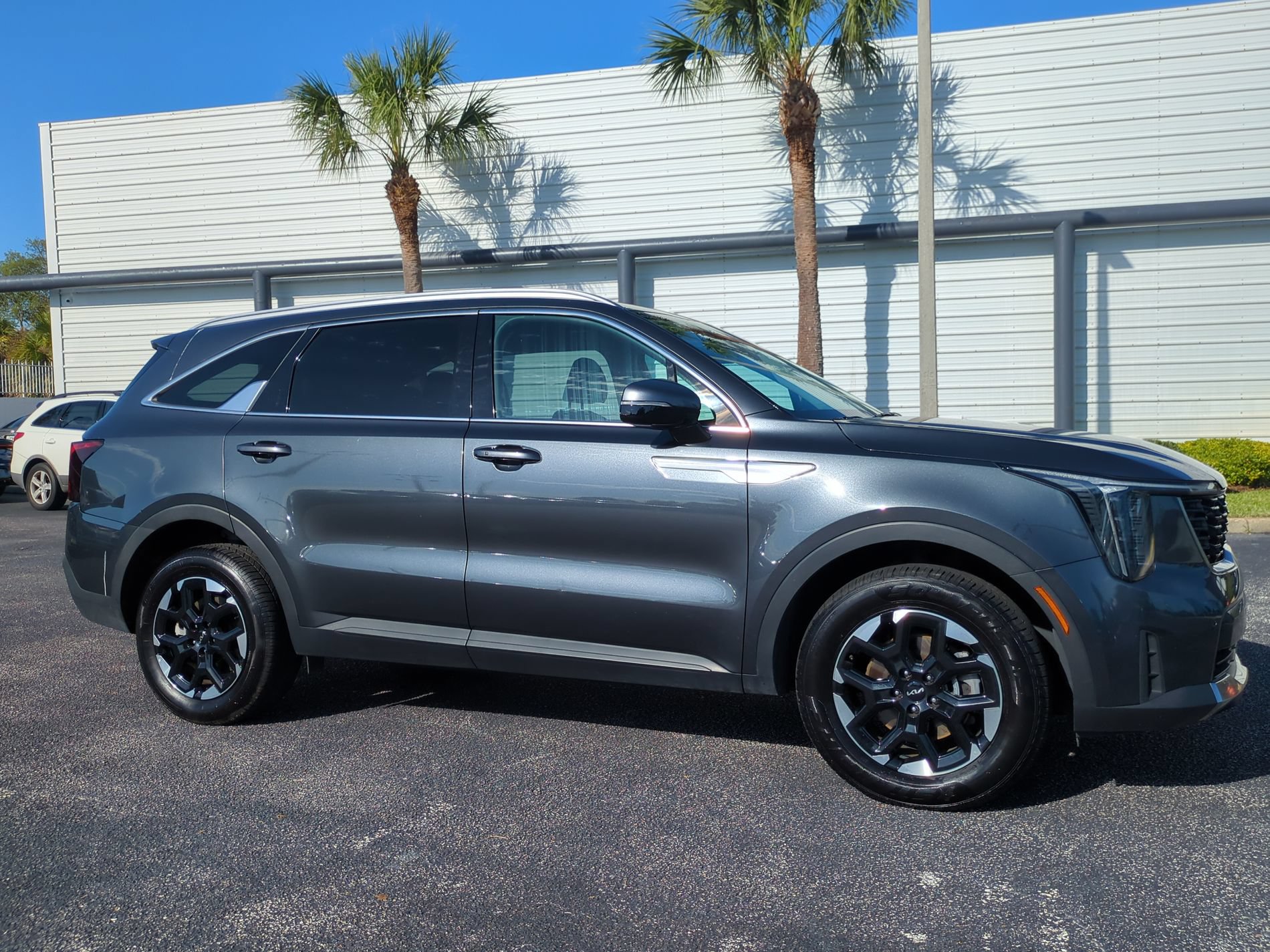 Used 2024 Kia Sorento S AWD/4WD image 2