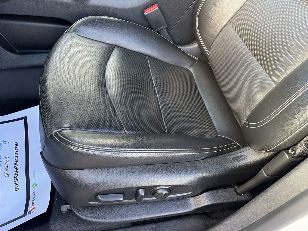 Used 2023 GMC Terrain SLT w/ Elevation Edition image 12