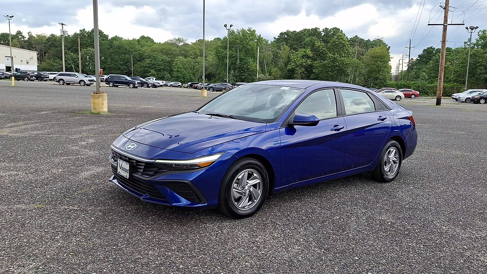 Certified 2025 Hyundai Elantra SE FWD image 4