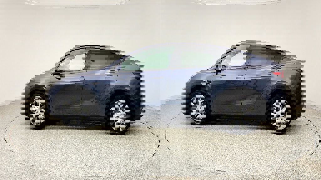 Used 2023 Tesla Model Y Long Range image 8