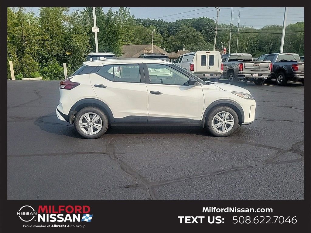 Used 2025 Nissan Kicks Play S image 4