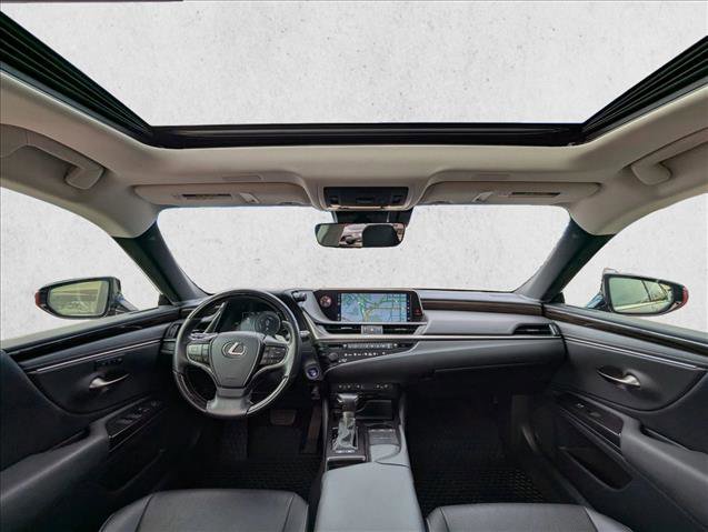 Used 2019 Lexus ES 300h ES 300h w/ Premium Package image 18