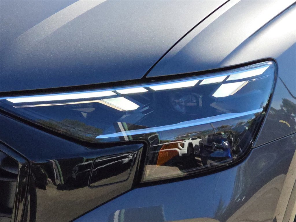 Certified 2025 Audi Q8 Premium Plus image 32