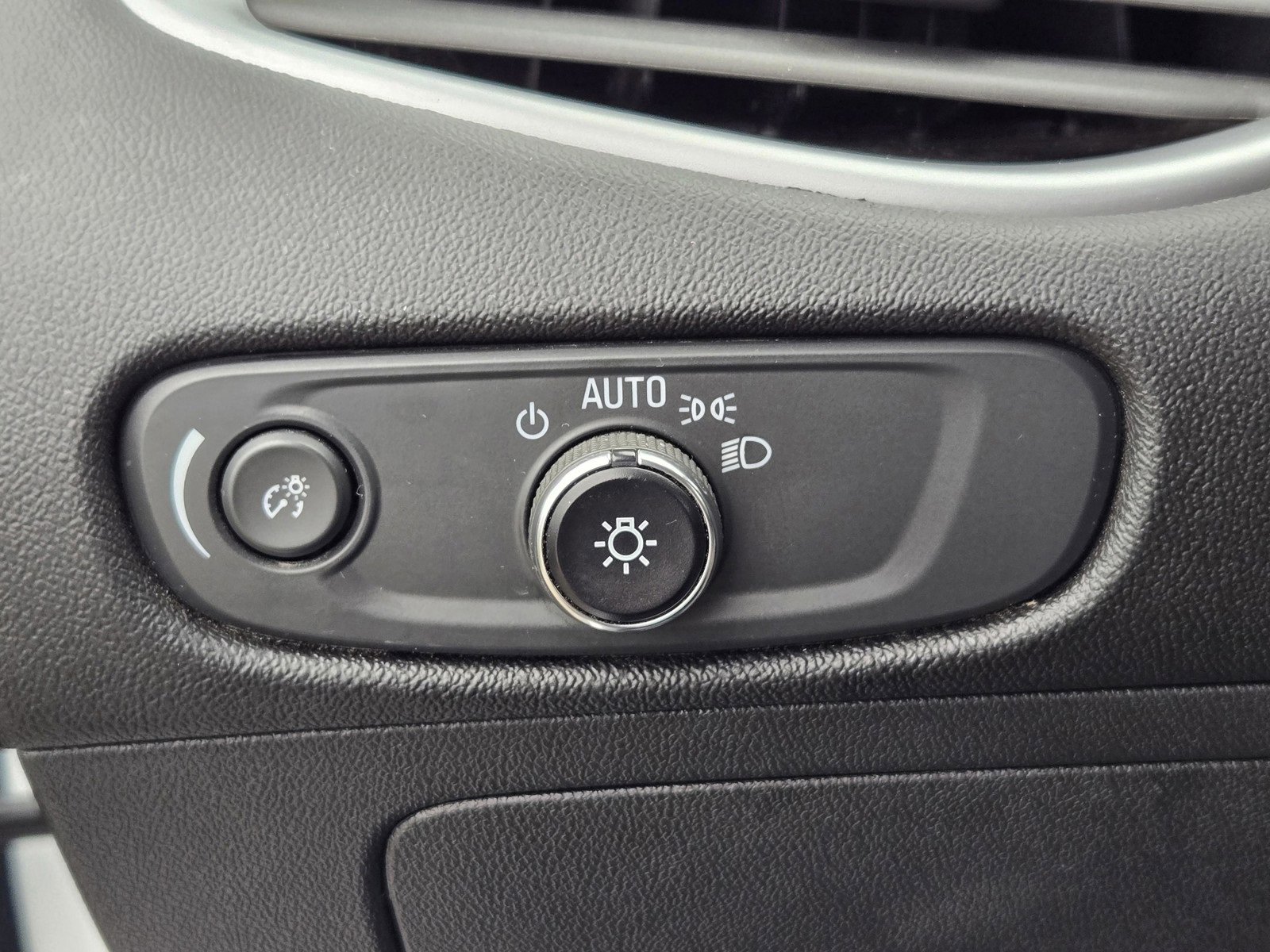 Used 2023 Chevrolet Malibu LT image 20