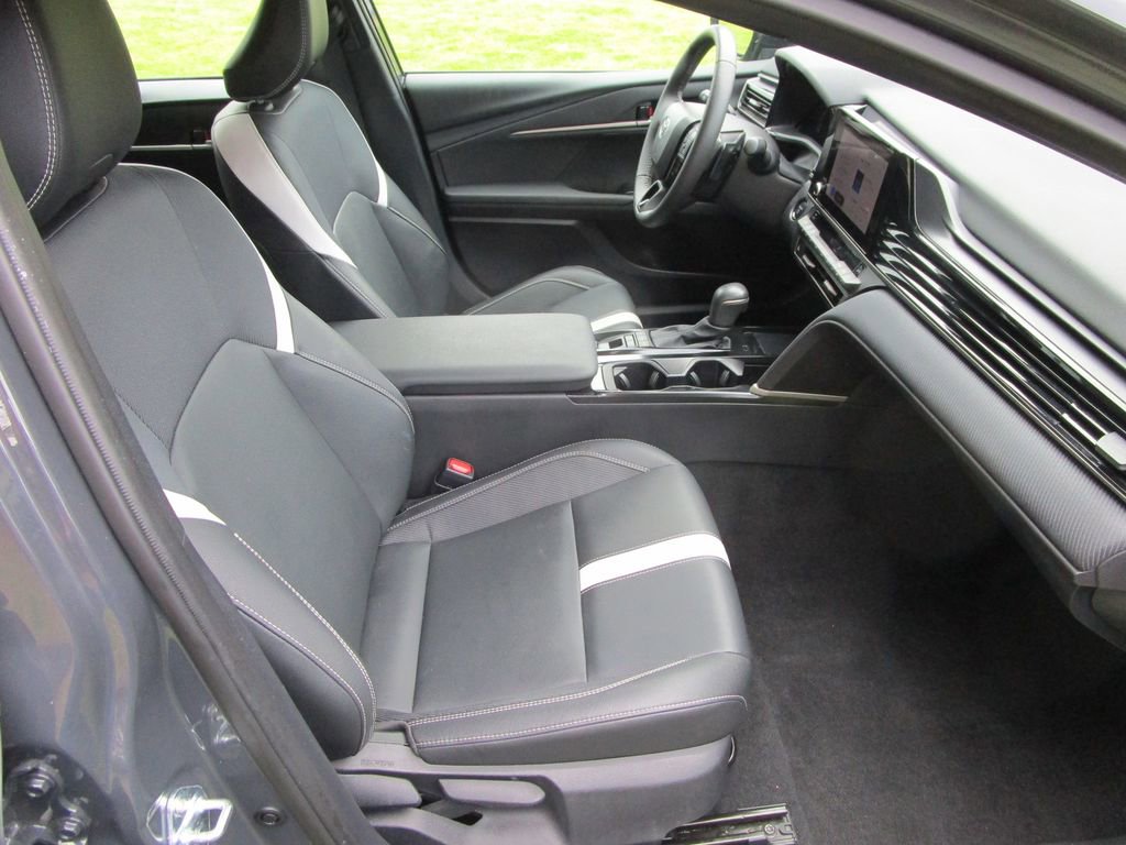 Used 2025 Toyota Camry SE image 22