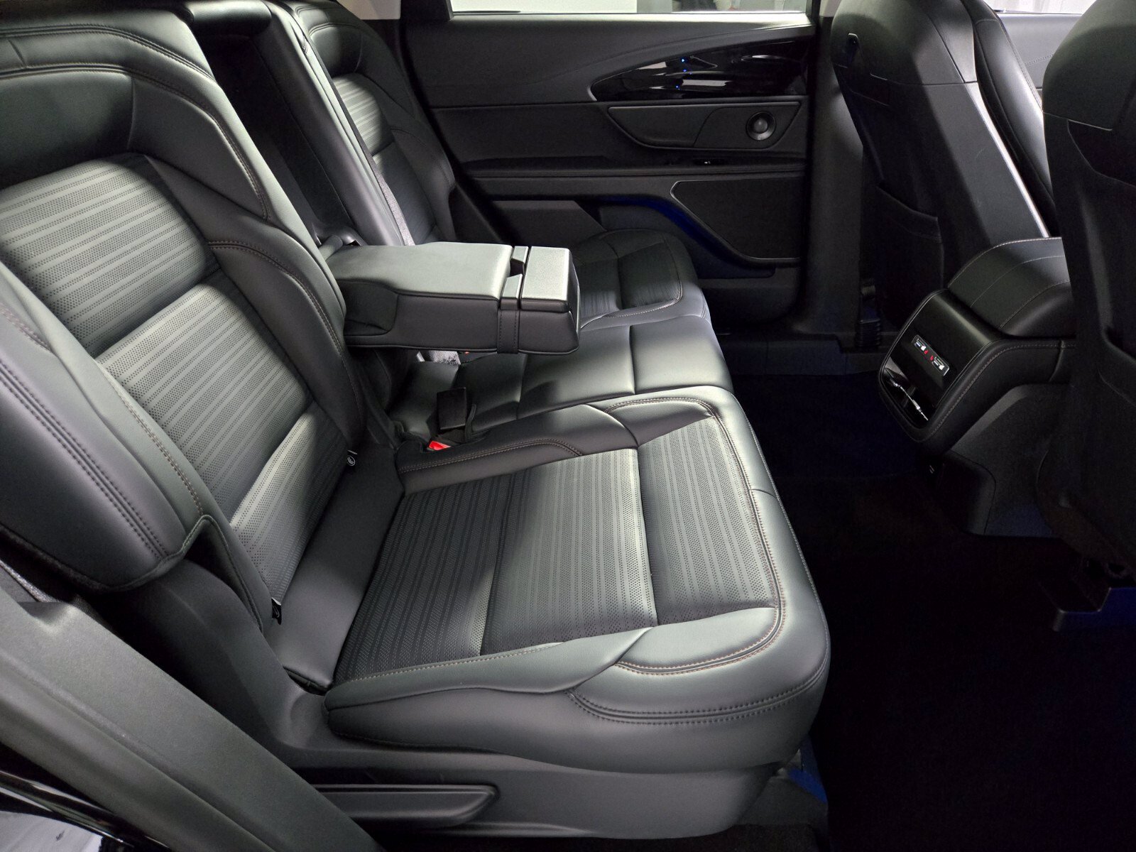 New 2026 Lincoln Nautilus Reserve w/ Jet Appearance Package AWD/4WD image 20