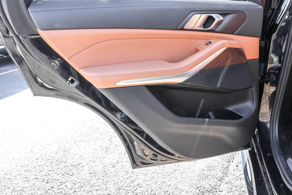 Used 2022 BMW X5 xDrive40i w/ M Sport Package image 31