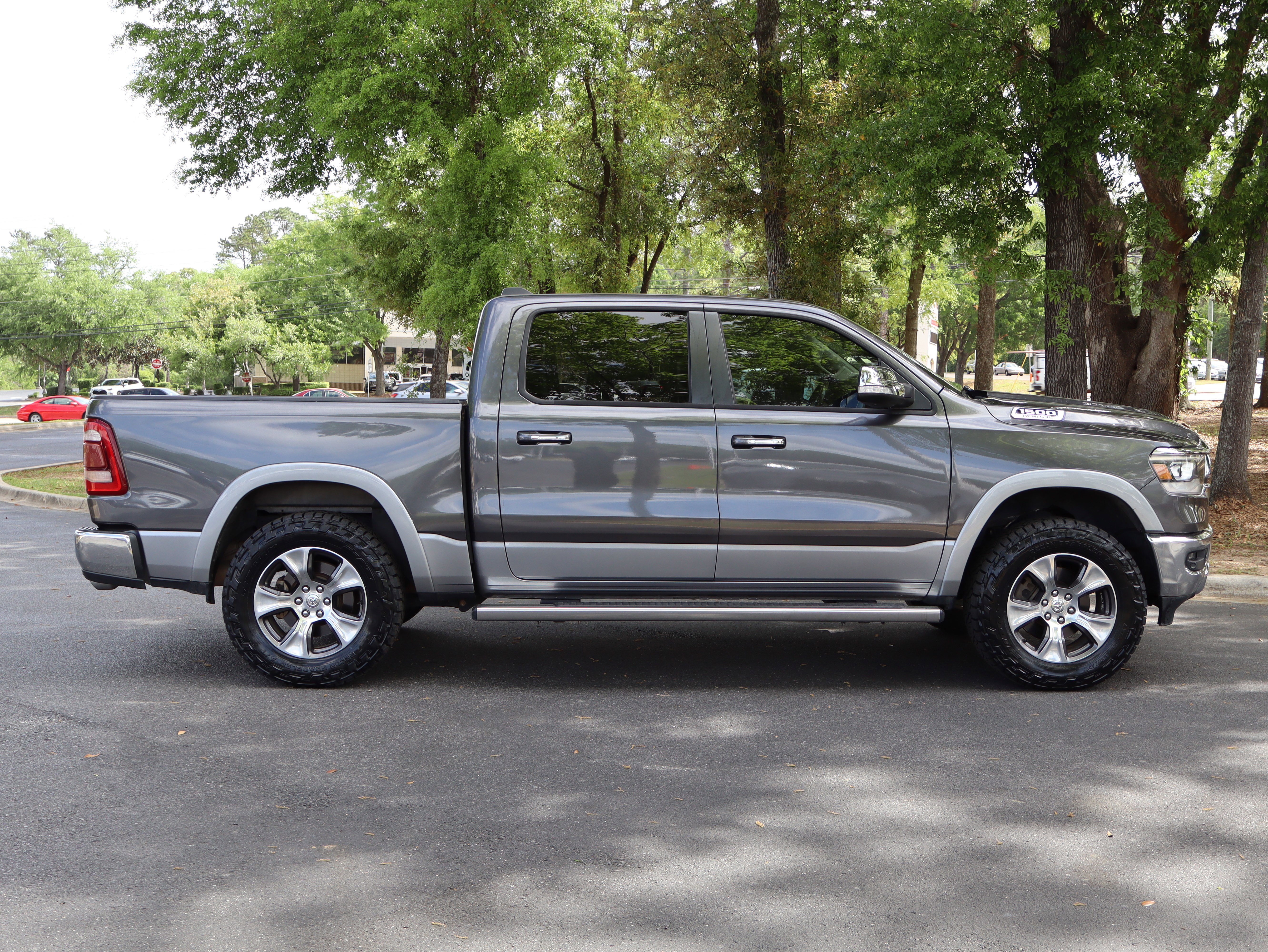 Used 2019 RAM 1500 Laramie image 12