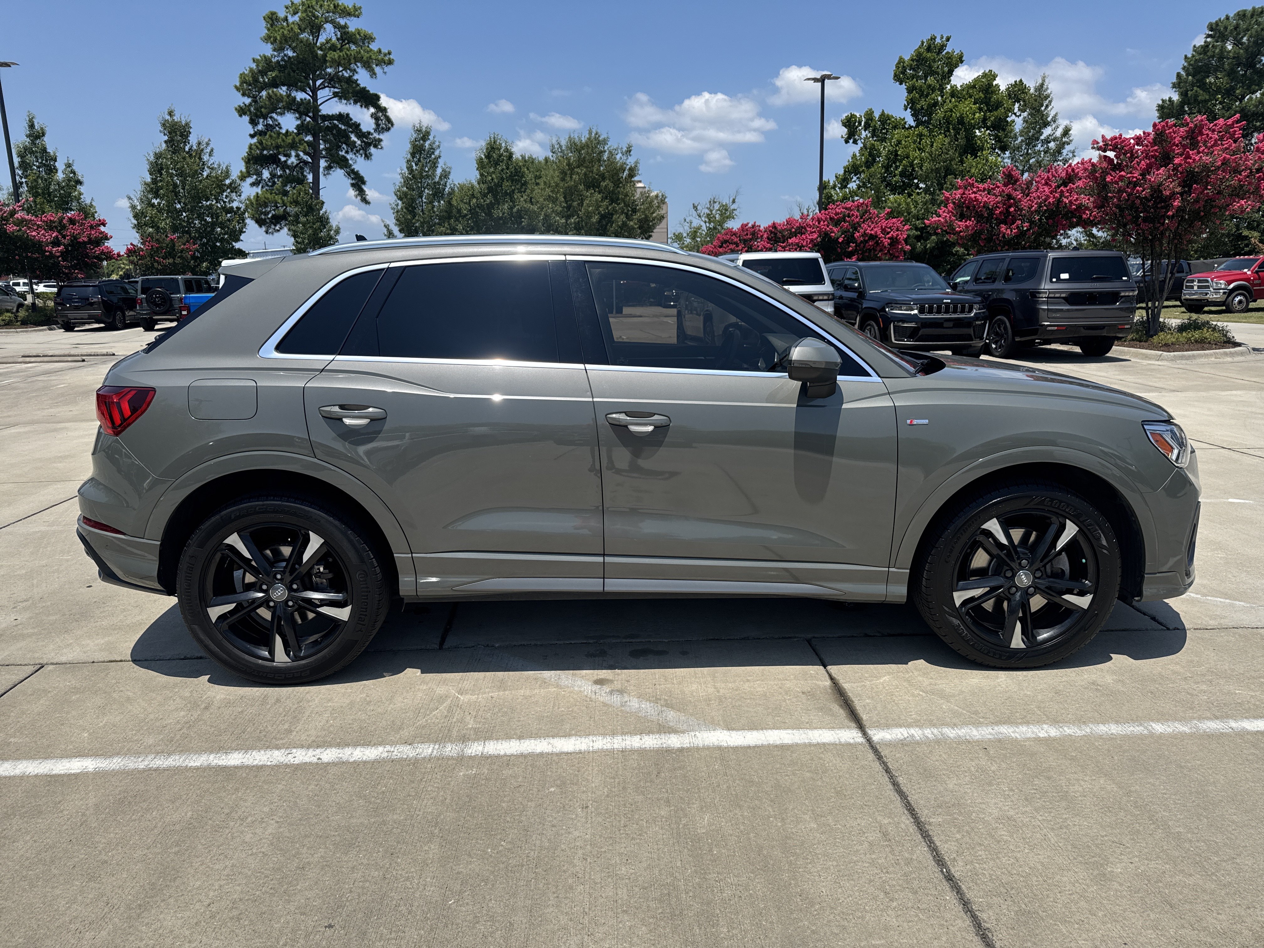 Used 2020 Audi Q3 2.0T Premium Plus w/ Premium Plus Package AWD/4WD image 10