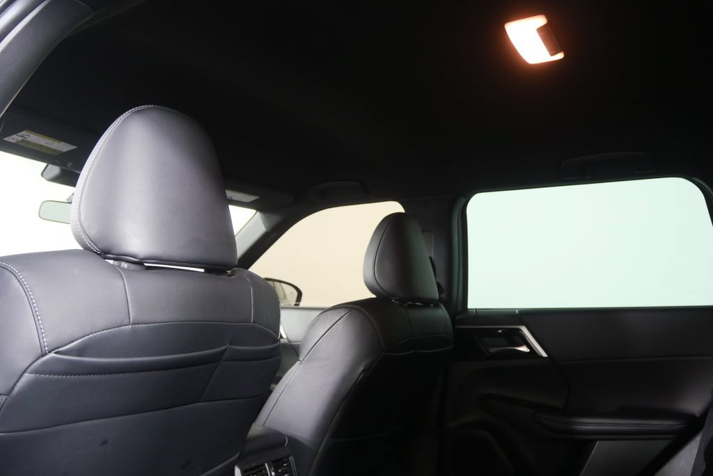 Used 2023 Mitsubishi Outlander SE Black Edition AWD/4WD image 16