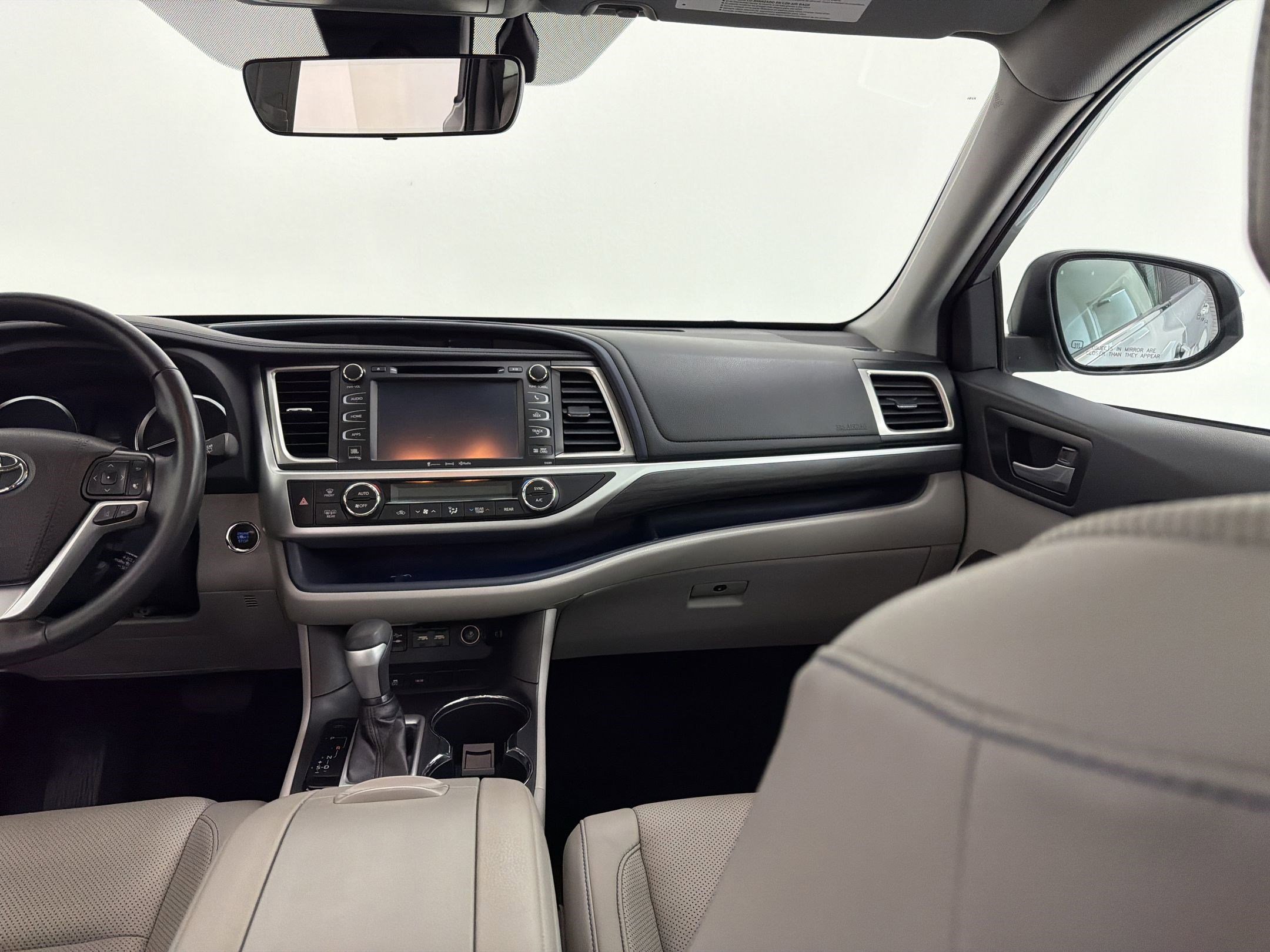 Used 2019 Toyota Highlander Limited Platinum FWD image 30