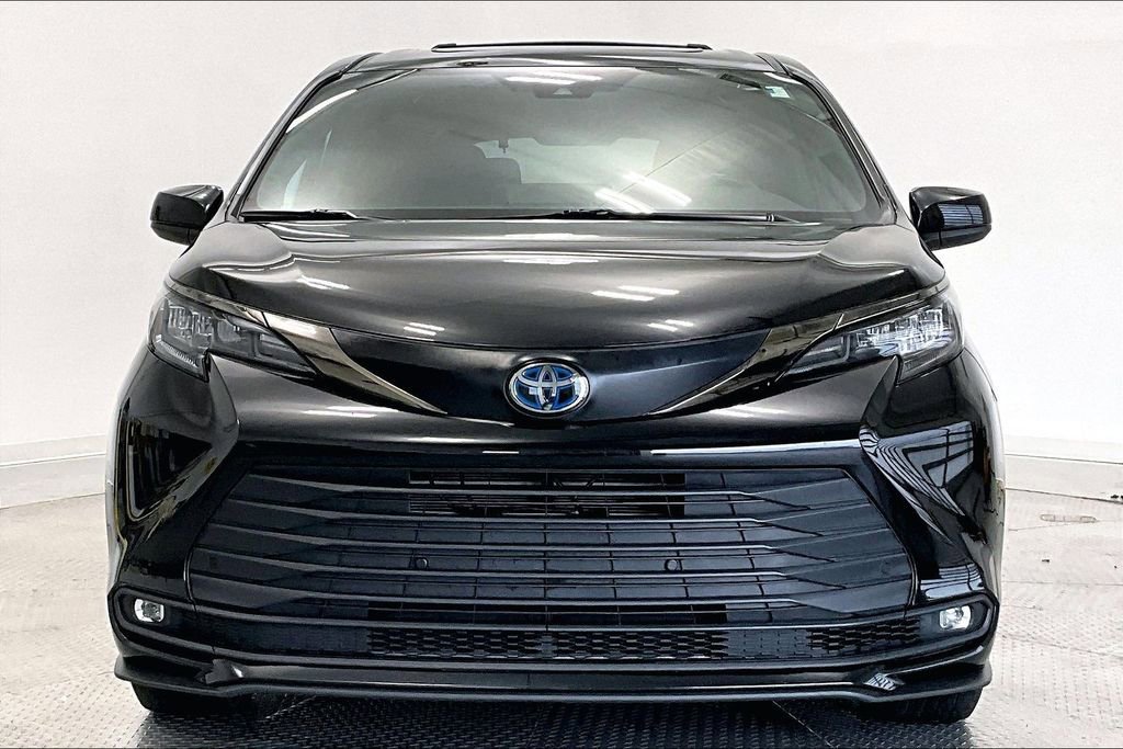 Used 2022 Toyota Sienna XLE Woodland Edition AWD/4WD image 3