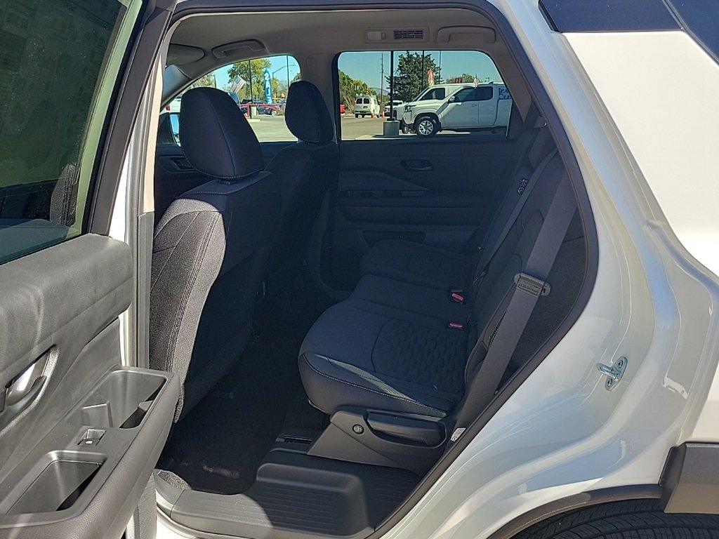 New 2025 Nissan Pathfinder S image 12