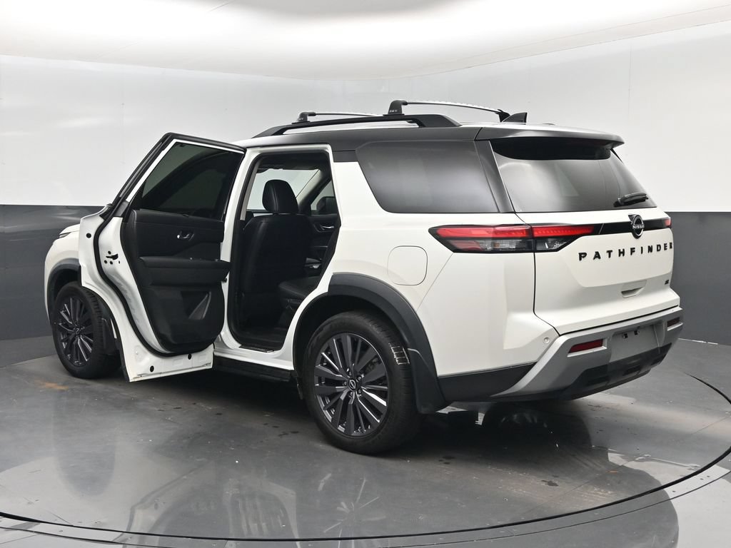 Used 2023 Nissan Pathfinder SL w/ SL Premium Package FWD image 4