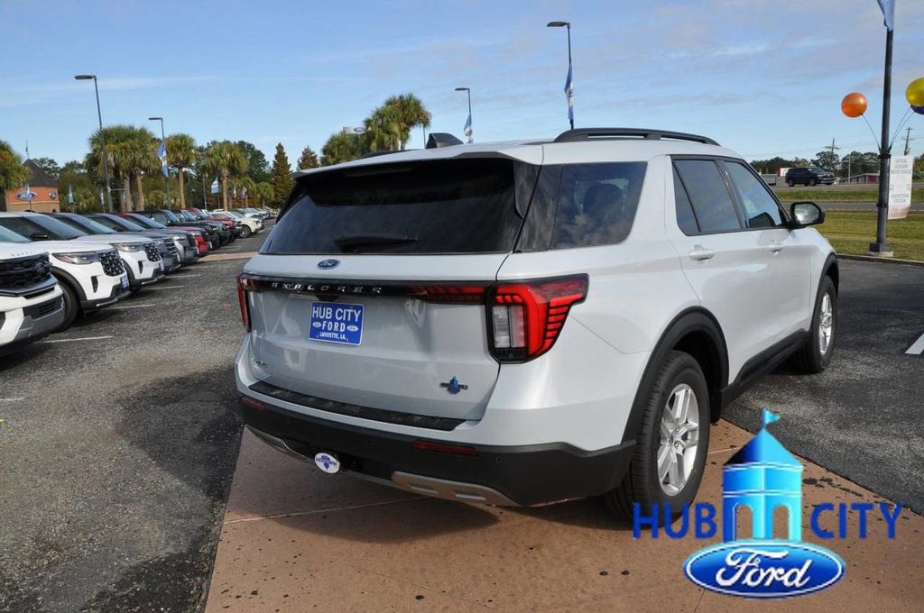 New 2026 Ford Explorer Active w/ Active Comfort Package image 5