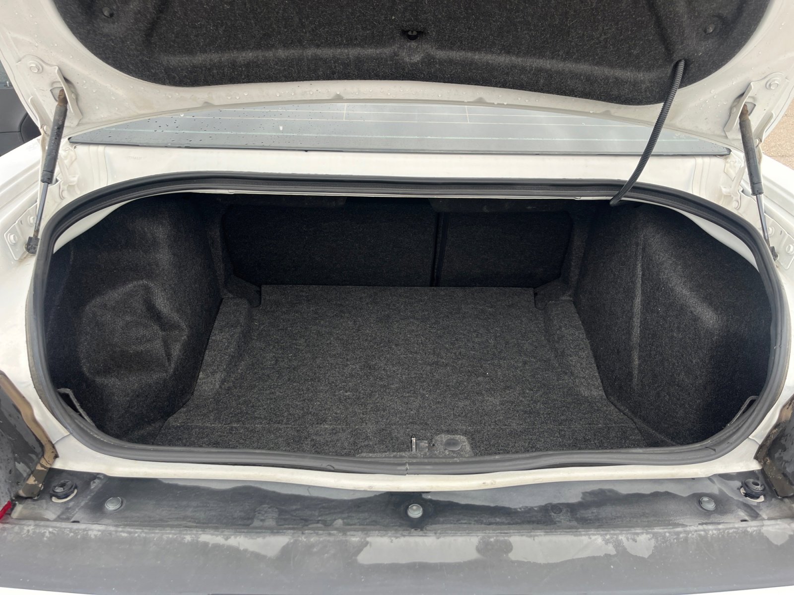 Used 2010 Dodge Challenger SE image 34