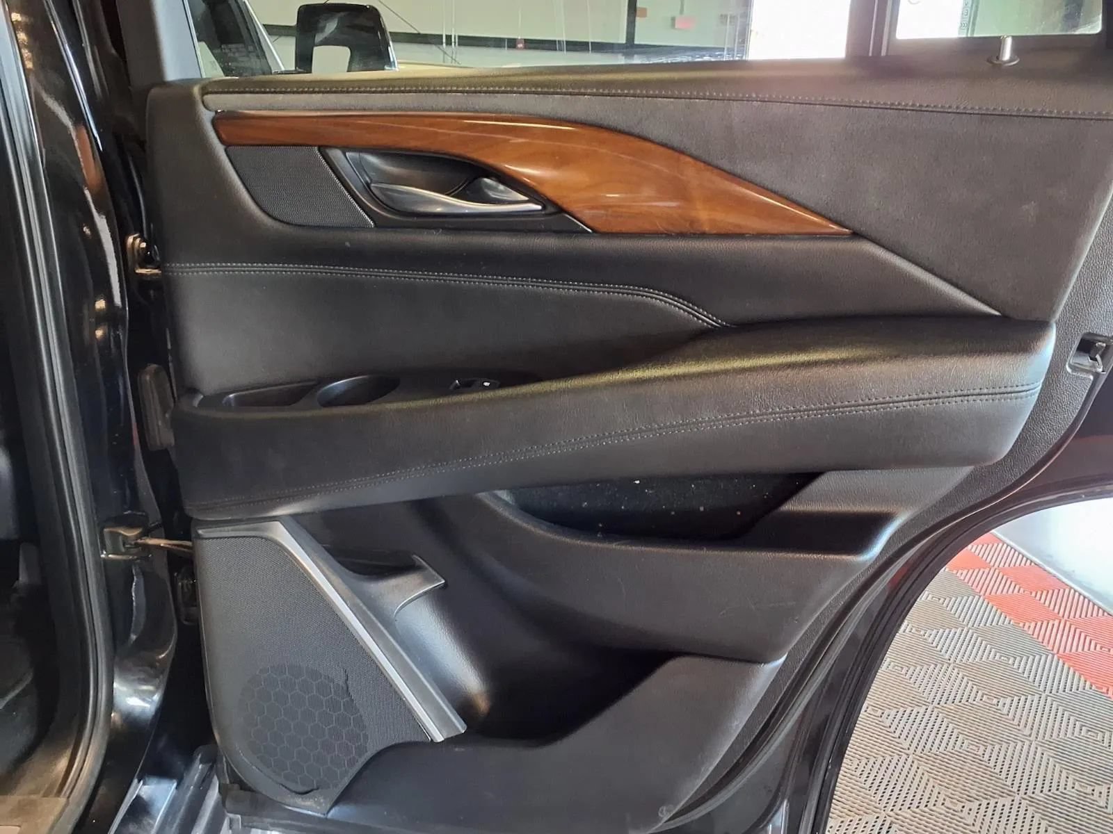 Used 2020 Cadillac Escalade Luxury AWD/4WD image 13
