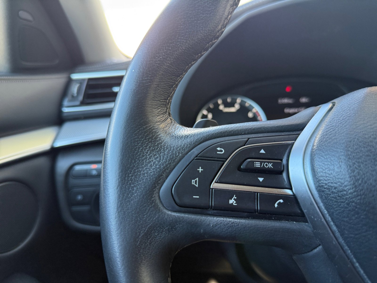 Used 2020 INFINITI QX50 Luxe w/ Navigation Package image 18