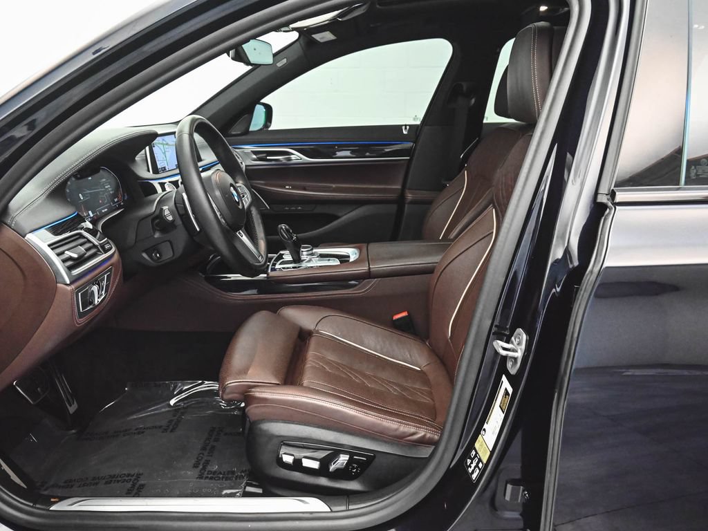 Used 2022 BMW 750i xDrive w/ M Sport Package AWD/4WD image 29