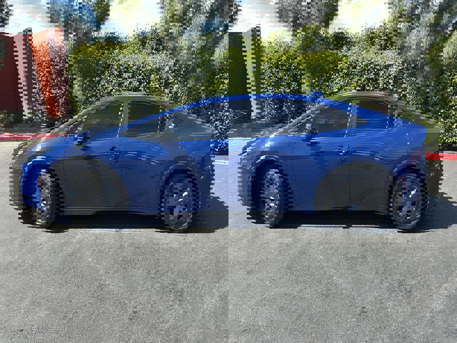 Used 2023 Toyota Prius LE image 3