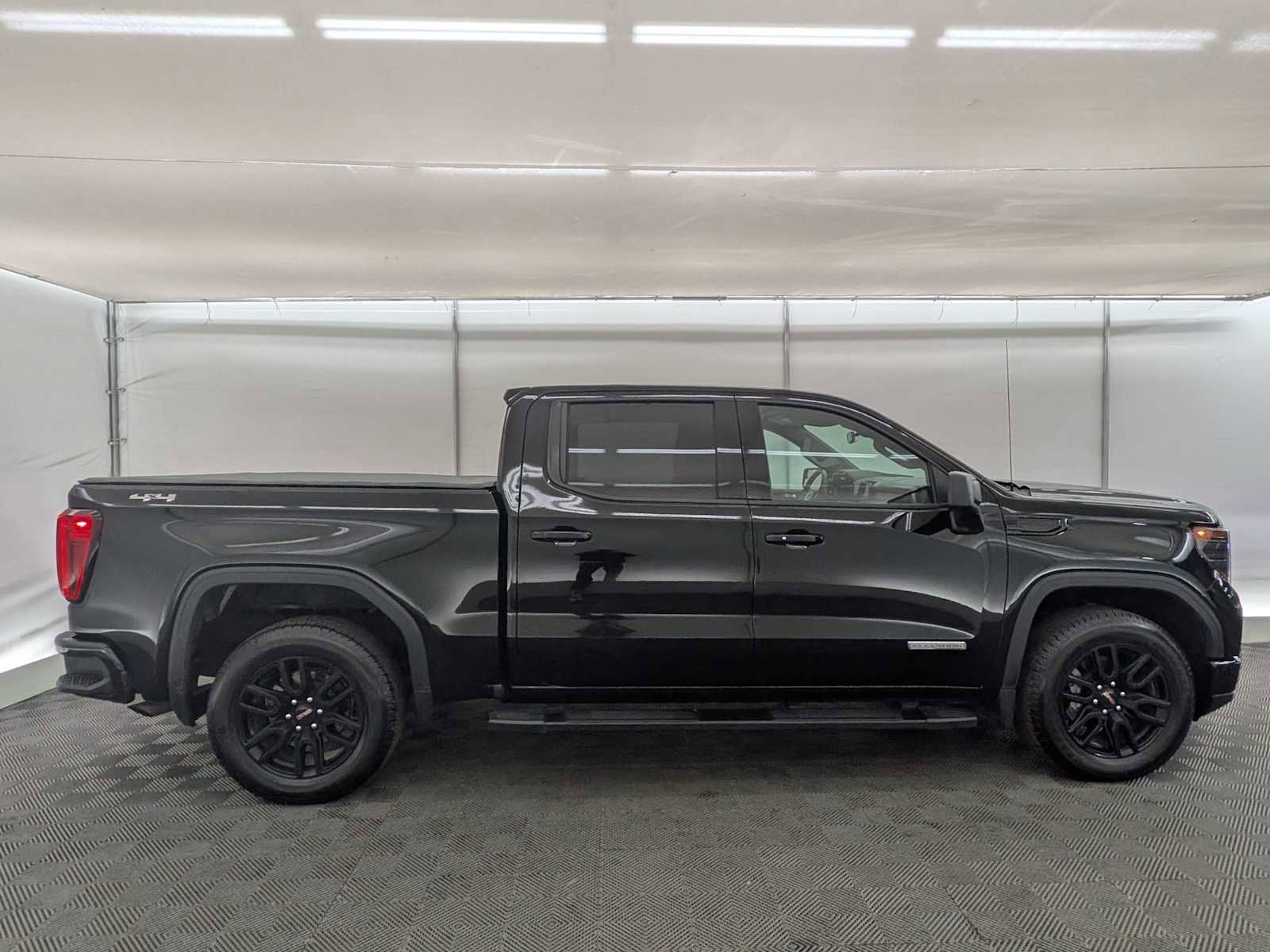 Used 2024 GMC Sierra 1500 Elevation w/ LPO, Elevation Black Package image 7
