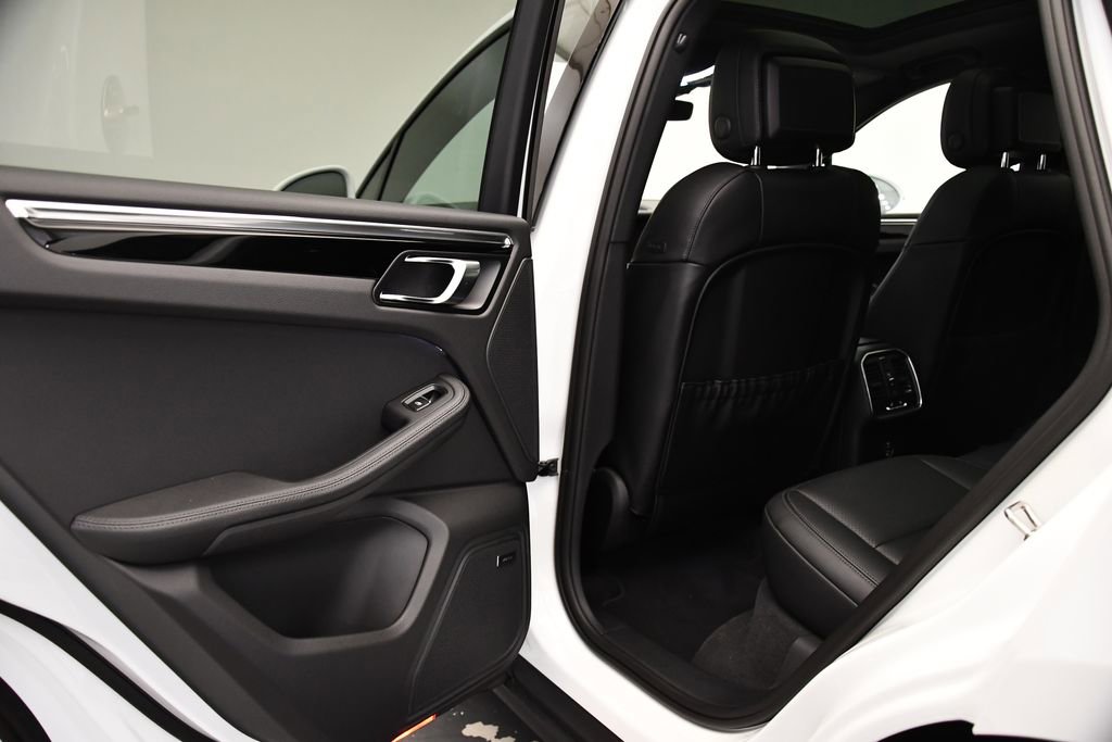 Used 2025 Porsche Macan image 39