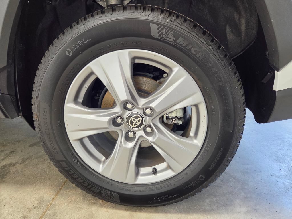 Used 2024 Toyota RAV4 XLE w/ Convenience Package AWD/4WD image 11