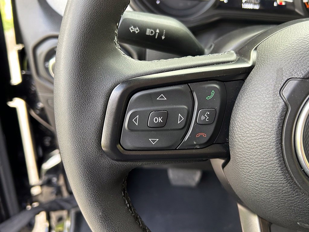 Certified 2025 Jeep Gladiator Sport AWD/4WD image 22