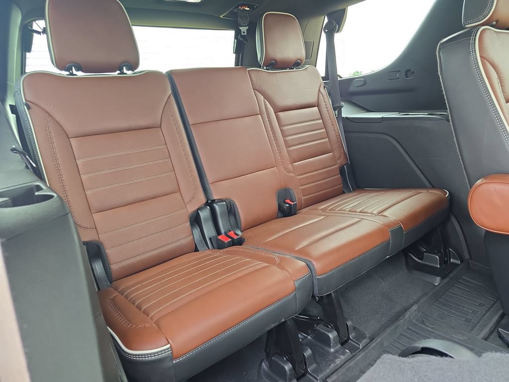 Used 2023 GMC Yukon Denali Ultimate AWD/4WD image 12