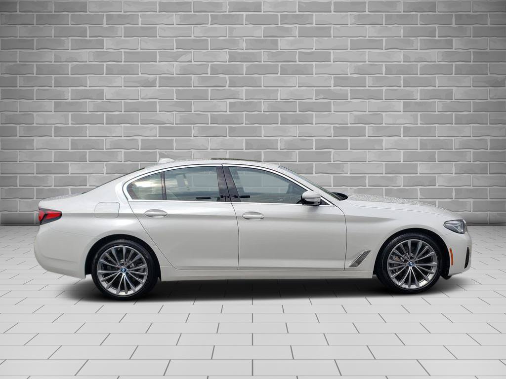 Used 2023 BMW 530i xDrive w/ Premium Package AWD/4WD image 4