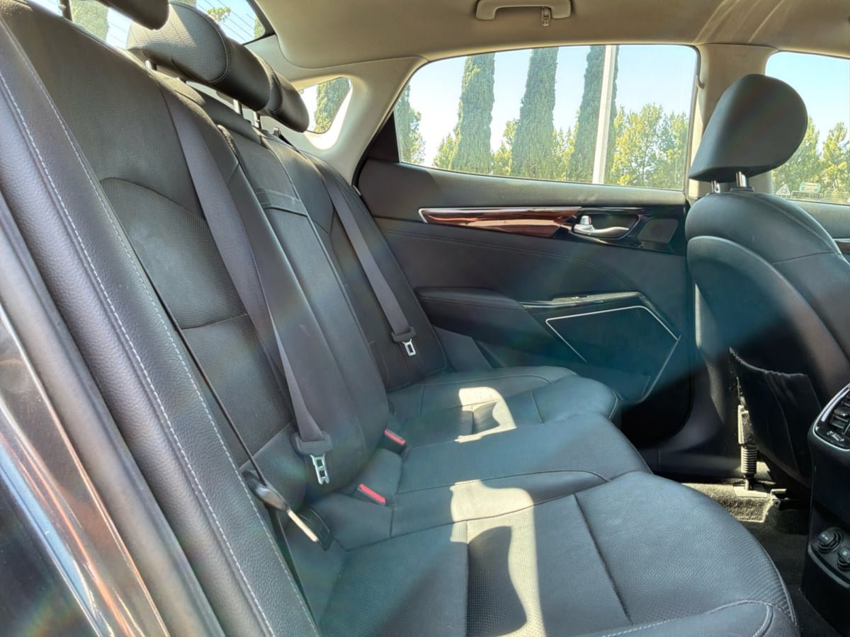Used 2017 Kia Cadenza Premium w/ Luxury Package FWD image 18