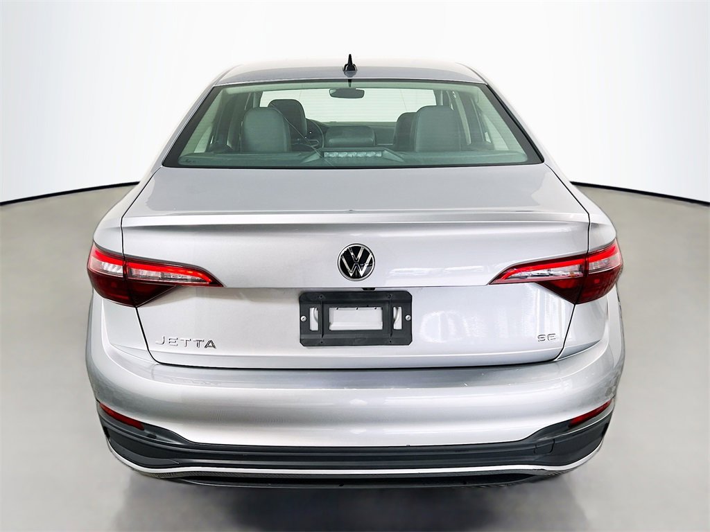 Used 2024 Volkswagen Jetta SE image 6