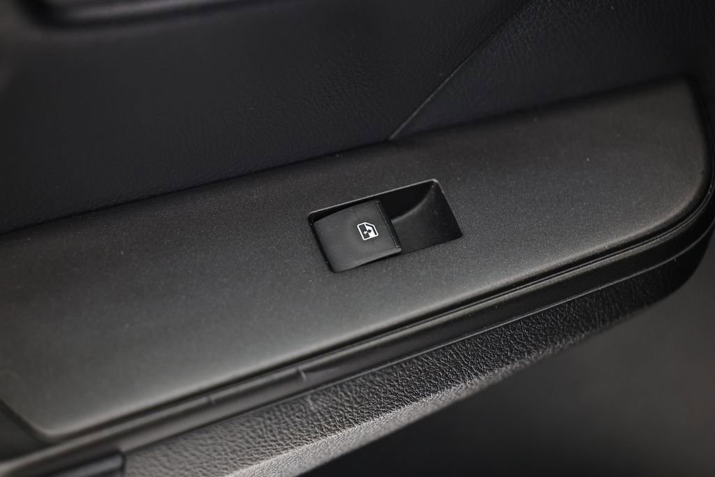 Used 2016 Toyota Camry SE w/ Moonroof Package image 24