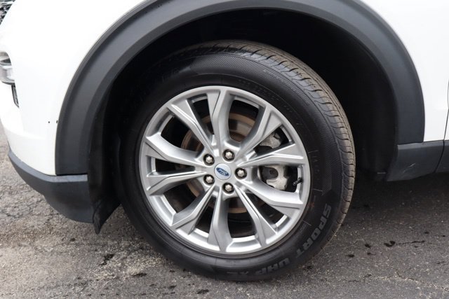 Used 2023 Ford Explorer XLT w/ Equipment Group 202A AWD/4WD image 4