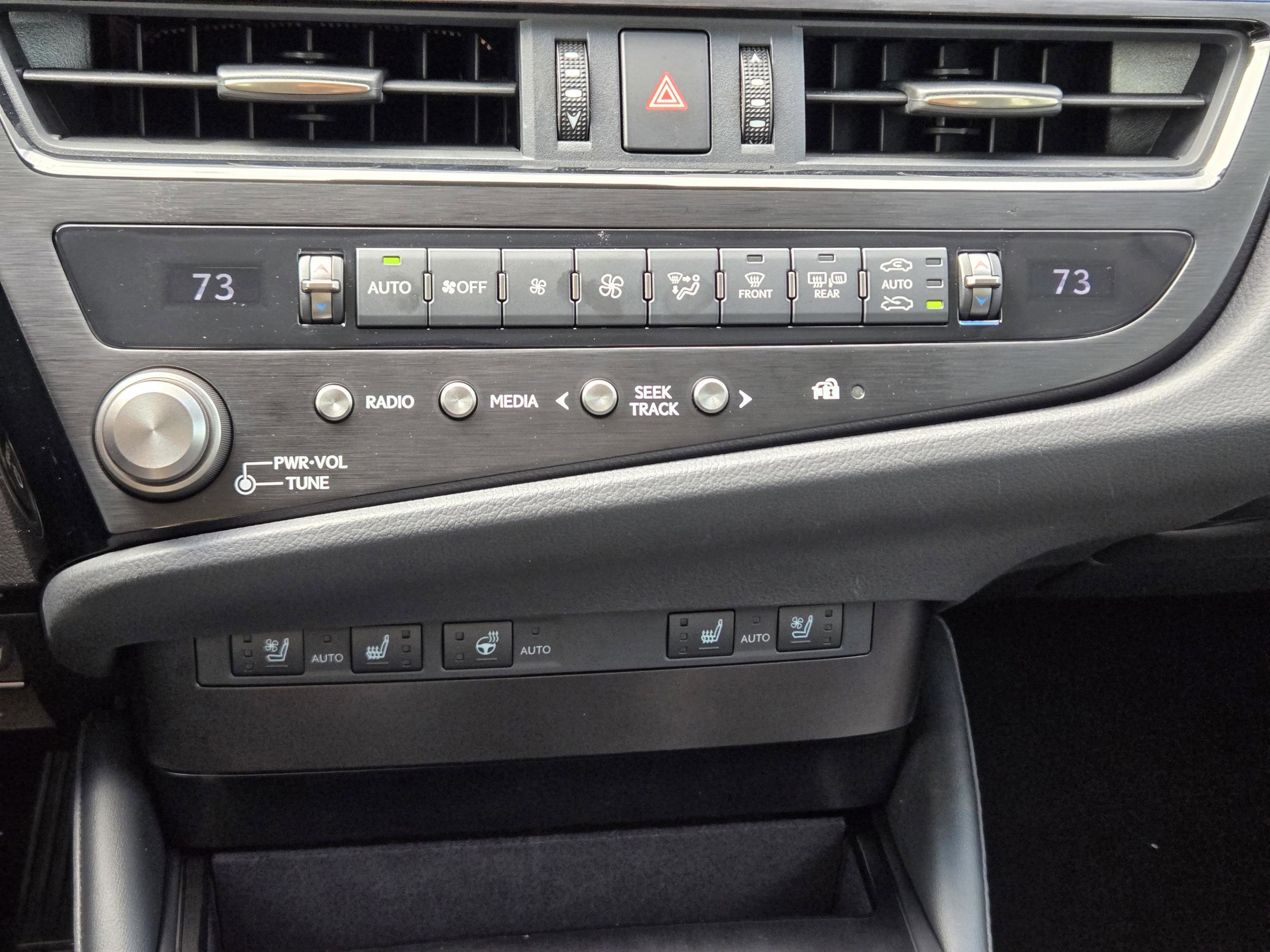 Used 2025 Lexus ES 300h w/ Premium Package FWD image 16