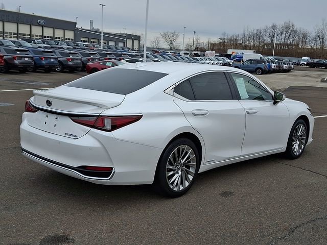 Used 2022 Lexus ES 300h w/ Accessory Package FWD image 6