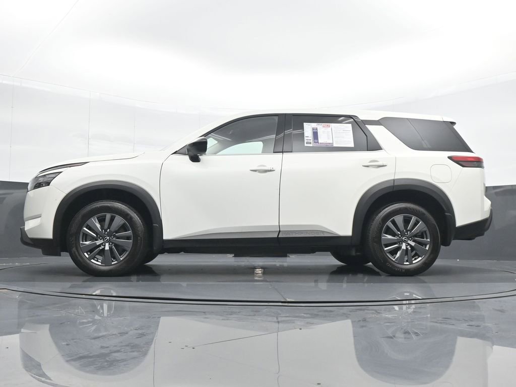 Used 2024 Nissan Pathfinder S image 18