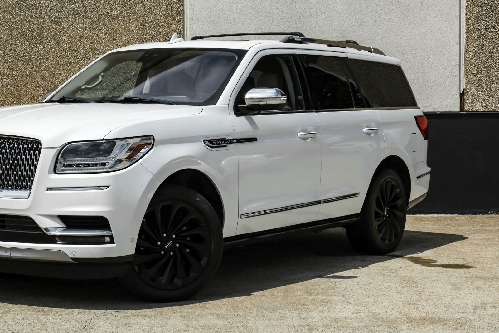 Used 2020 Lincoln Navigator Black Label w/ Cargo Convenience Package AWD/4WD image 6
