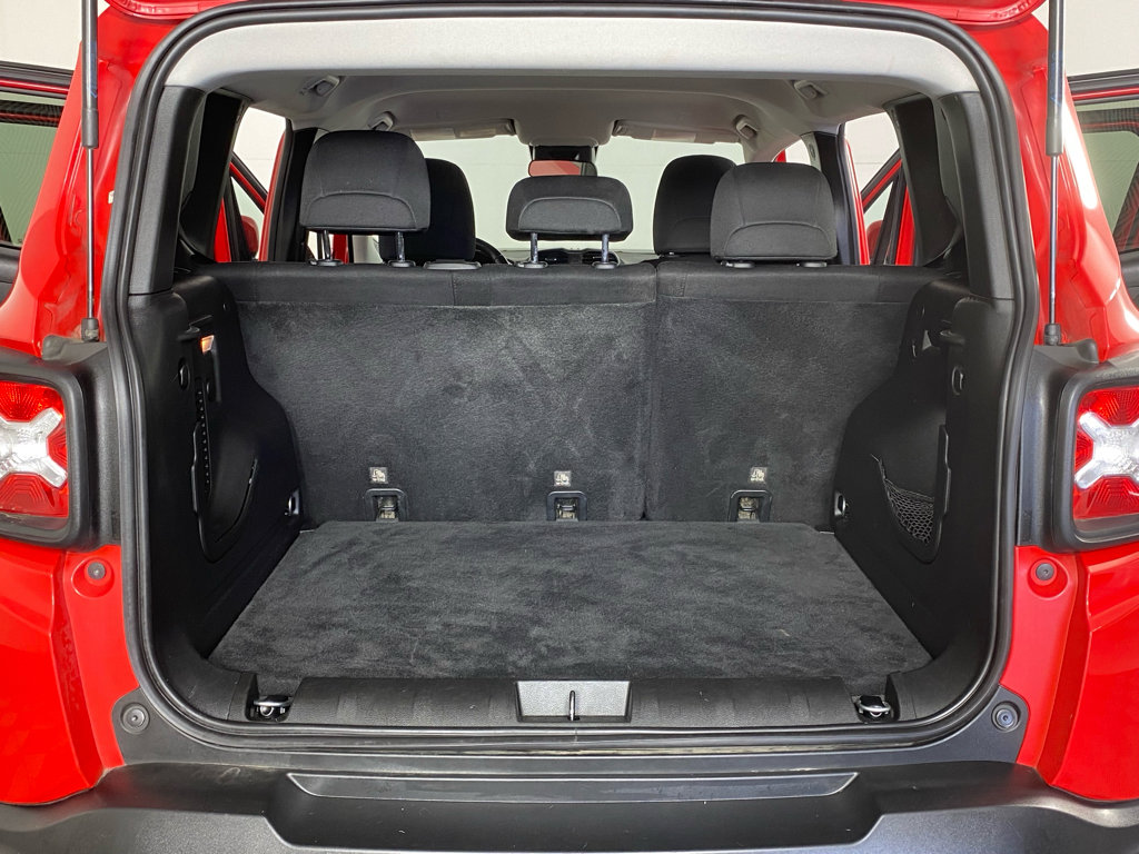 Used 2019 Jeep Renegade Latitude w/ Cold Weather Group AWD/4WD image 18