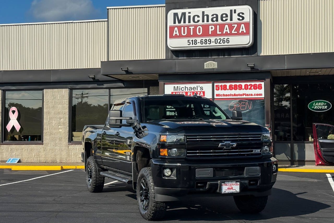 Used 2018 Chevrolet Silverado 2500 LT w/ Midnight Edition AWD/4WD image 2