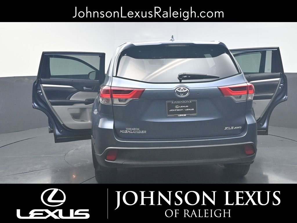 Used 2019 Toyota Highlander XLE image 25