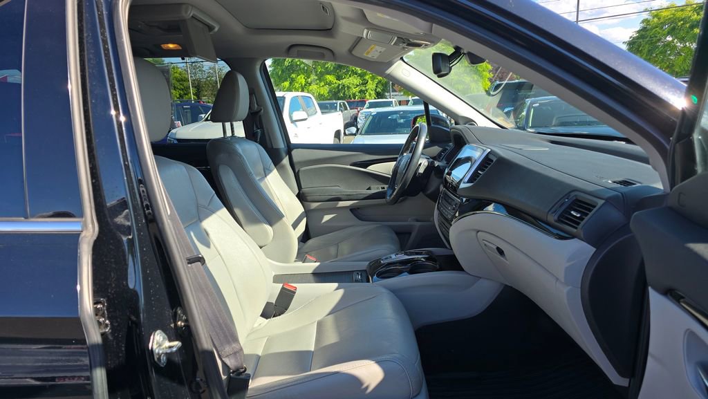 Used 2017 Honda Pilot Elite image 48