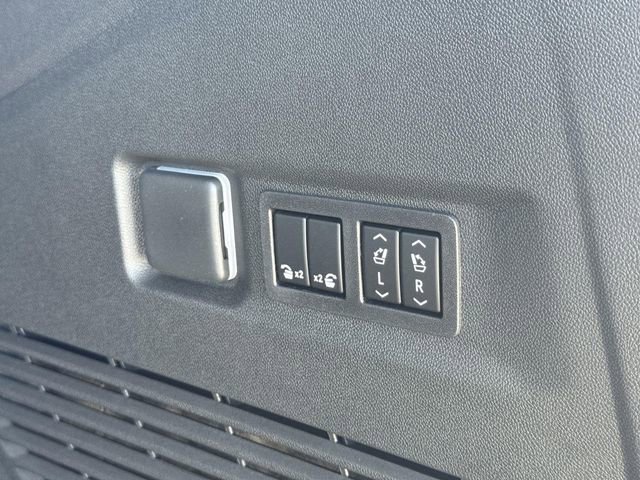 New 2026 GMC Yukon XL Denali w/ Denali Reserve Package image 29