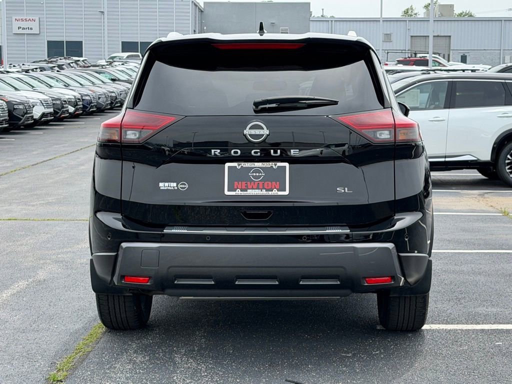 Used 2025 Nissan Rogue SL FWD image 5