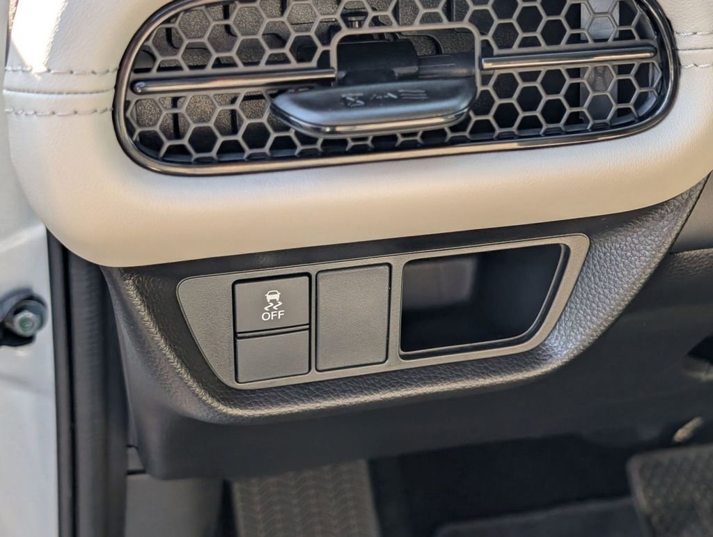 Used 2025 Honda HR-V LX image 38