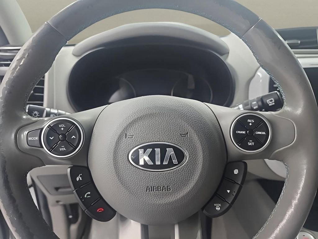 Used 2017 Kia Soul EV + w/ Sun & Fun Package image 23