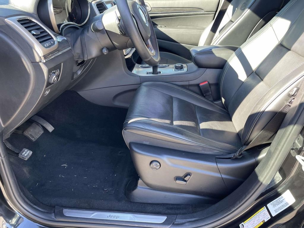 Used 2014 Jeep Grand Cherokee Overland w/ Advanced Technology Group image 20