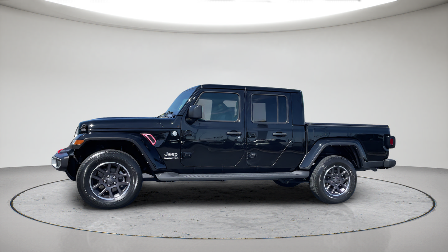 Used 2022 Jeep Gladiator Overland w/ Cold Weather Group AWD/4WD image 10