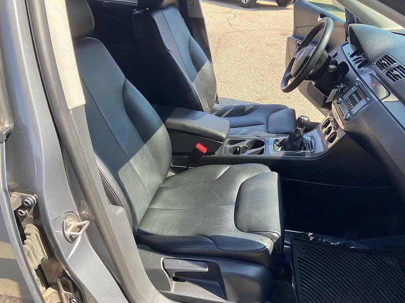 Used 2008 Volkswagen Passat 2.0T image 18